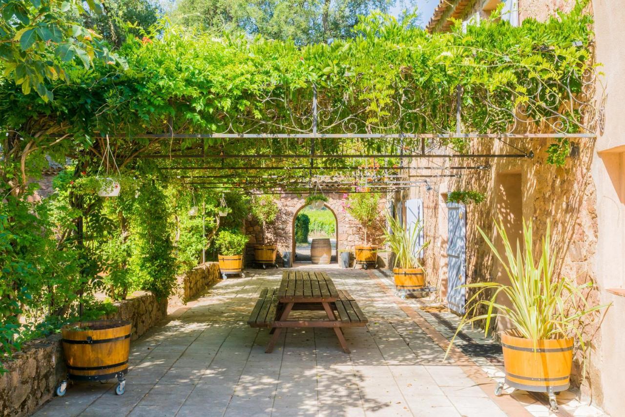 Chateau Des Bertrands Le Cannet-des-Maures Exterior foto